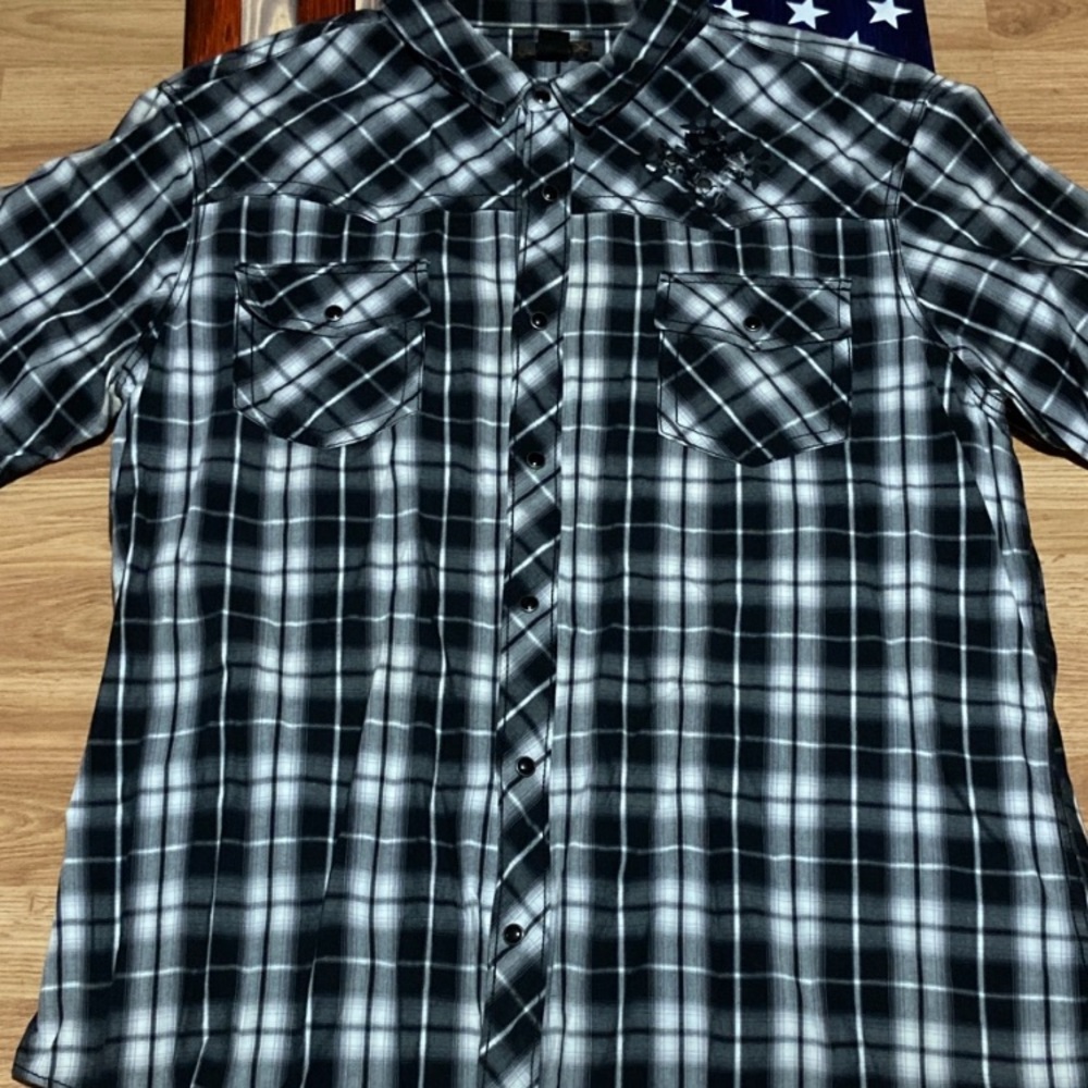 Men’s black Pearl button up